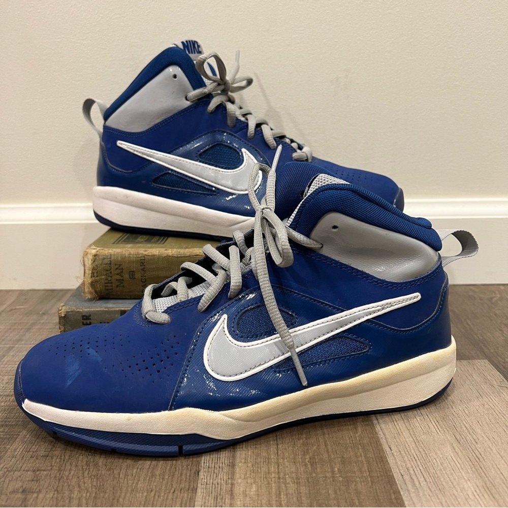 Nike Team Hustle D6 High Top Basketball Shoes Sneakers Youth Size 6